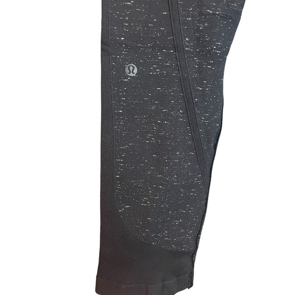 Lululemon Free To Flow High Rise Crop Legging / Active Wear - Picture 6 of 13